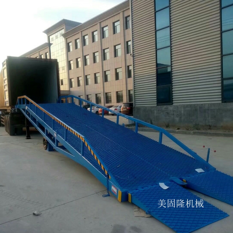 新疆移动式液压登车桥厂家
