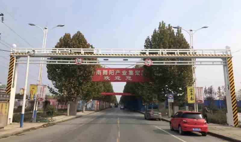 新疆电动液压限高架